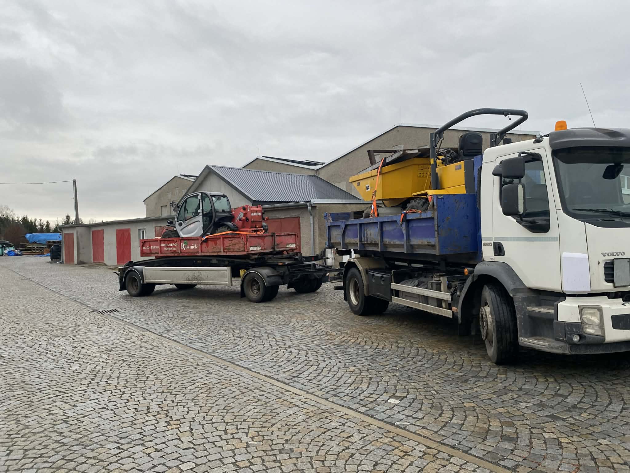 Plachtový kontejner