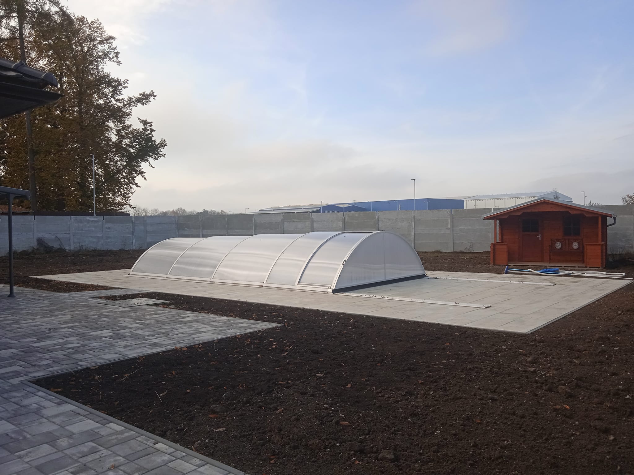 Zahrada - bazén s krytem