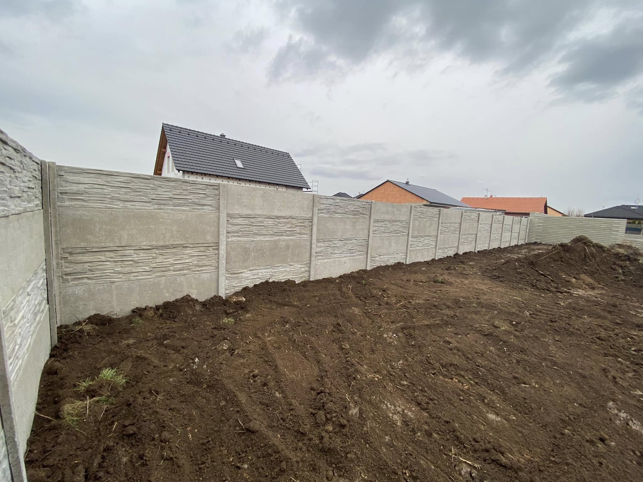 Betonový plot Olšany - celkový pohled