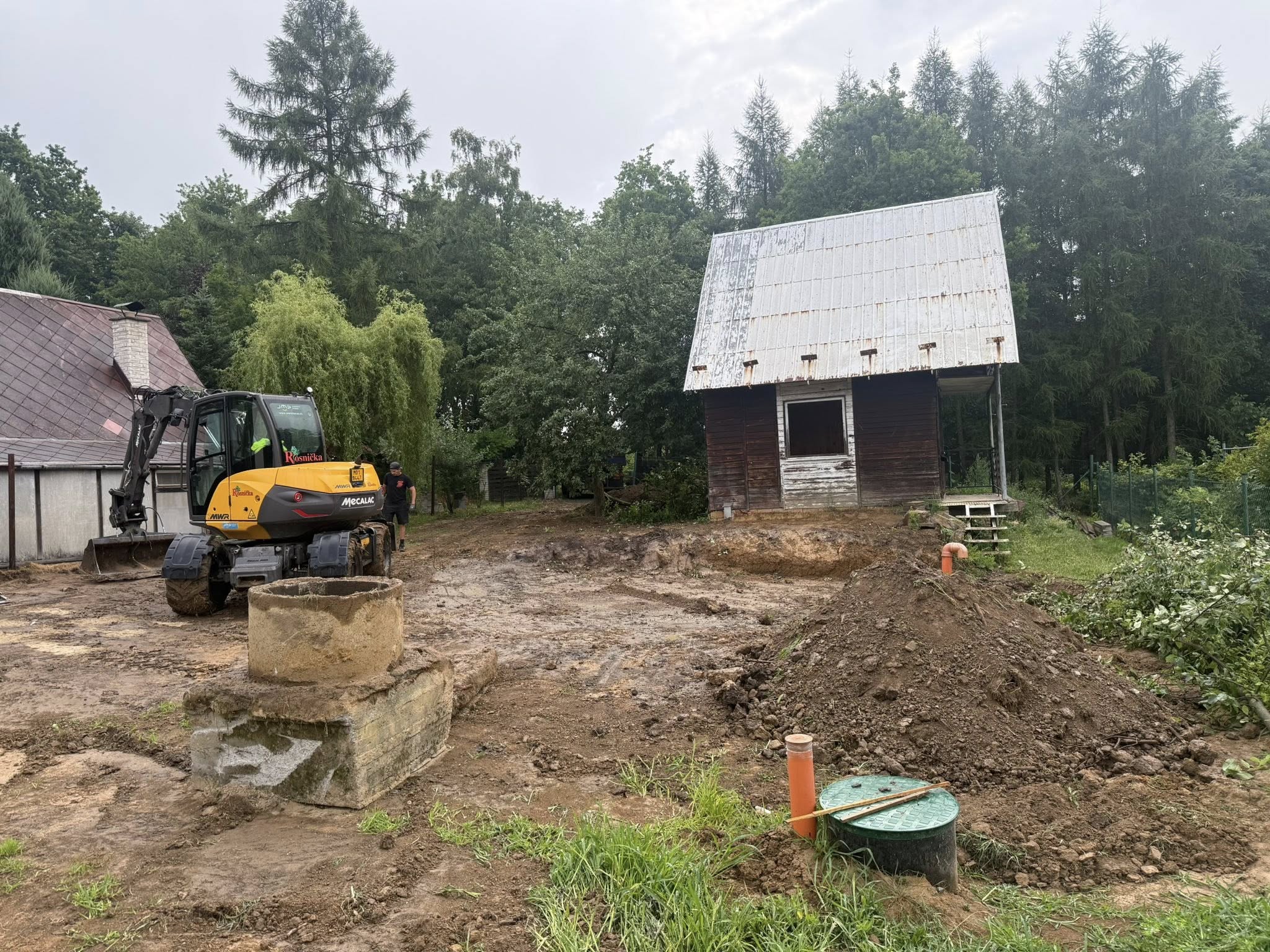 Výkopové práce u chaty