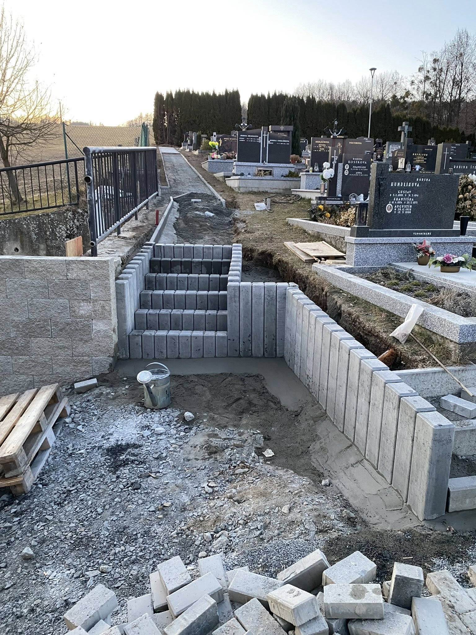 Stavba schodiště a zídky